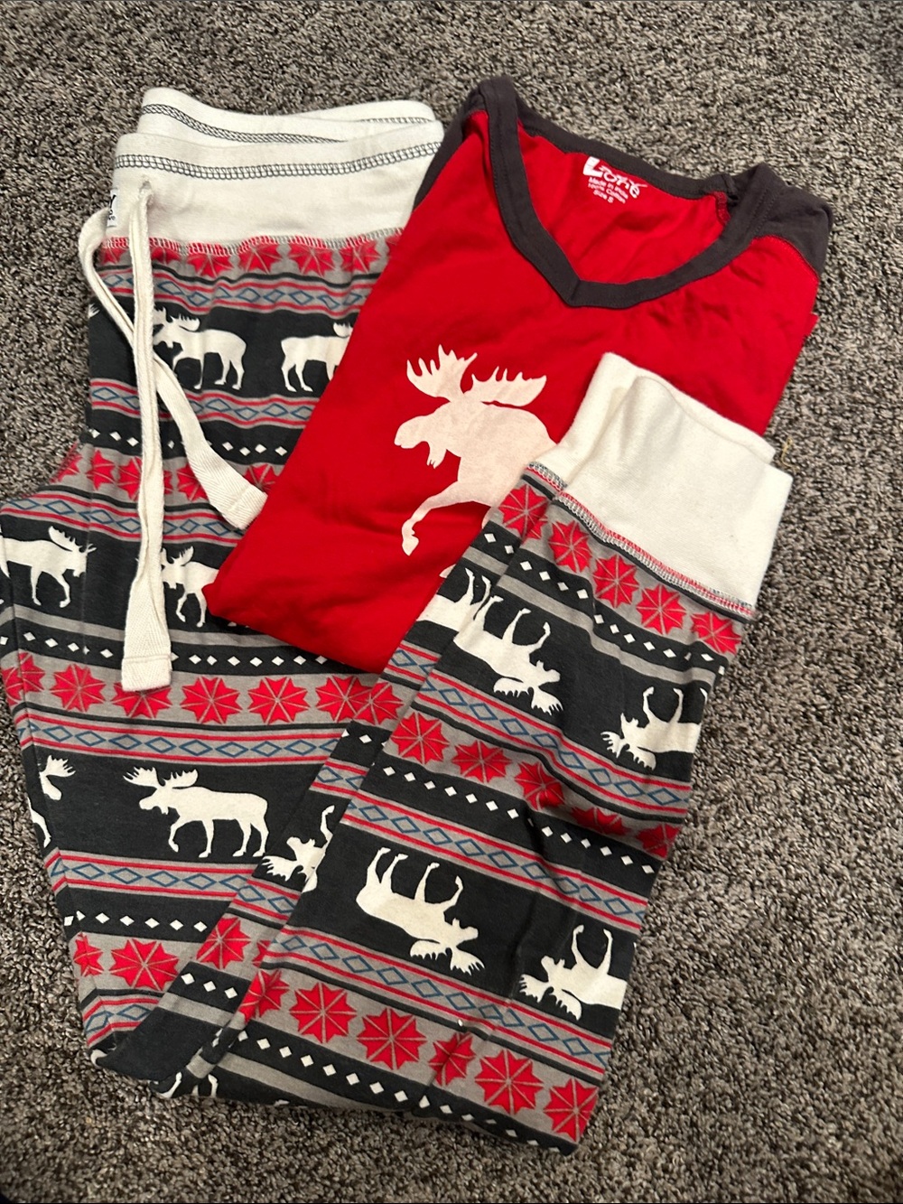 Women’s Lazy One Fair isle Moose Pajama Set.  Size Small